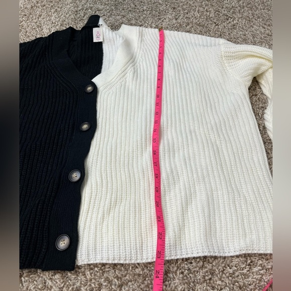 Boutique LikeLove Black and Cream two tone button up sweater cardigan size Large - Picture 5 of 8